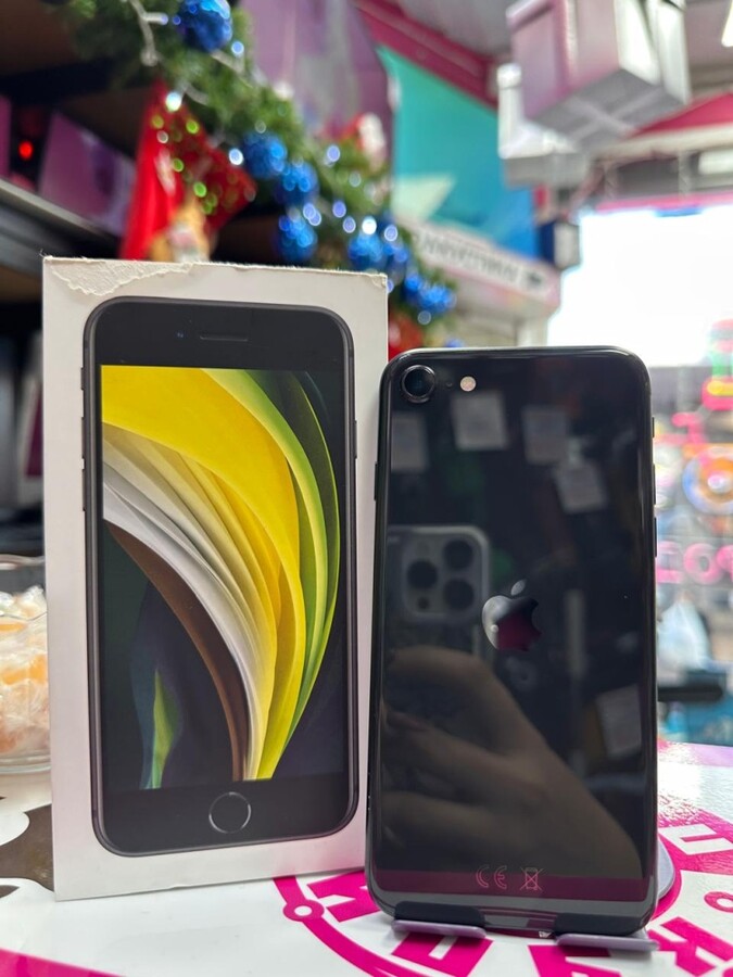 Смартфон iPhone SE 2022 64 Gb 90%