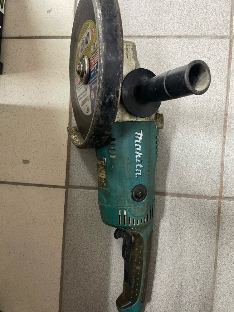 УШМ (Болгарка) Makita GA9020